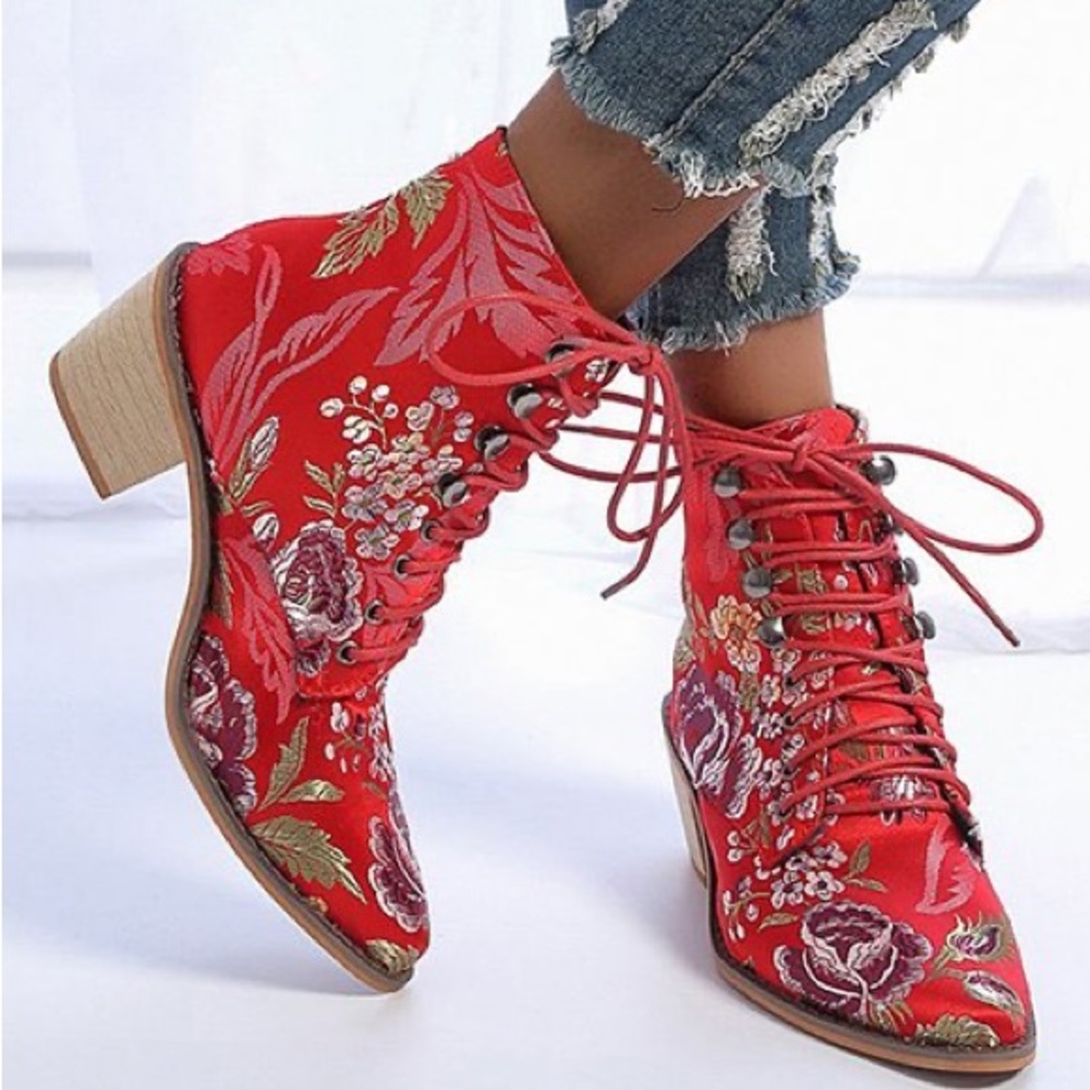 NEW gorgeous Floral Lace-Up Boots